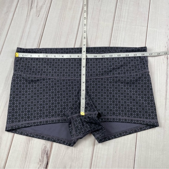 Lululemon Boogie Micro Shorts Women’s 10 Diamond Geometric Print Baddie Low Rise - Picture 11 of 12